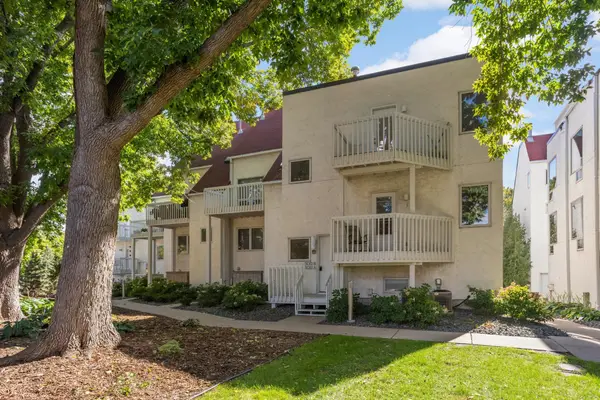 3012 Lake Shore Drive #B, Minneapolis, MN 55416