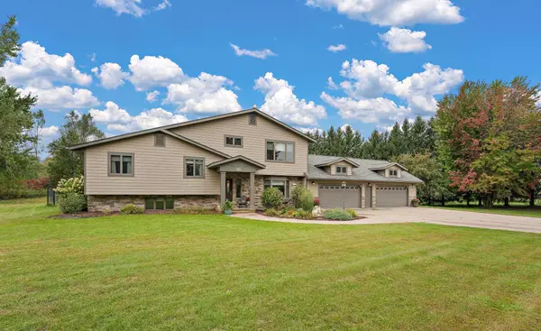 493 Prairie Lane, Hudson, WI 54016