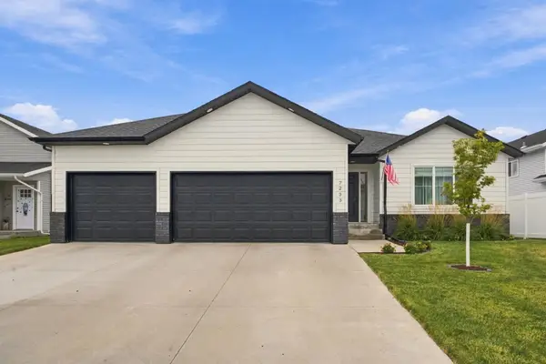 7233 28th Street S, Fargo, ND 58104