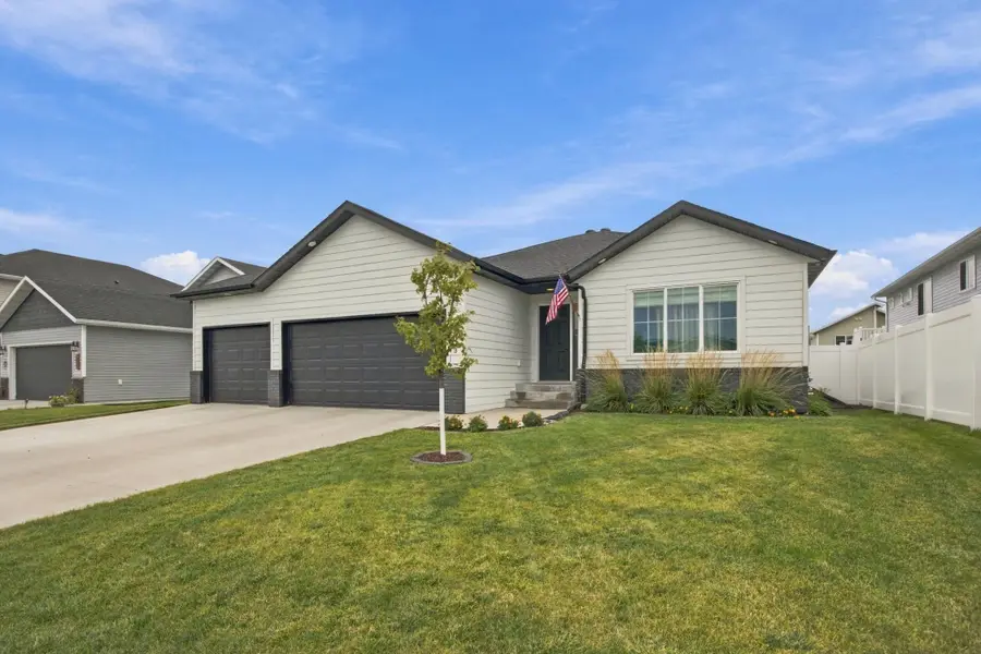7233 28th Street S, Fargo, ND 58104 - #2