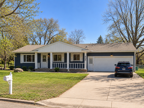 908 Brenda Lee Drive, Saint Cloud, MN 56303