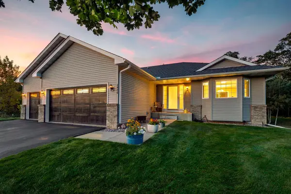 2486 Bridgewater Place S, Cambridge, MN 55008