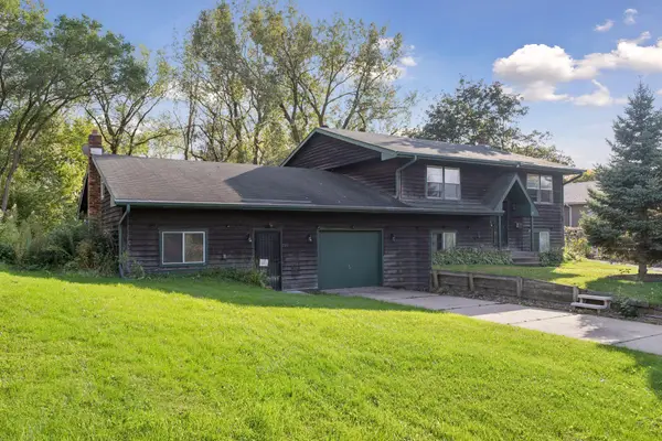 750 Viking Drive E, Maplewood, MN 55117