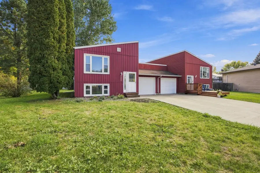 2323 Sundance Circle S, Fargo, ND 58103 - #2