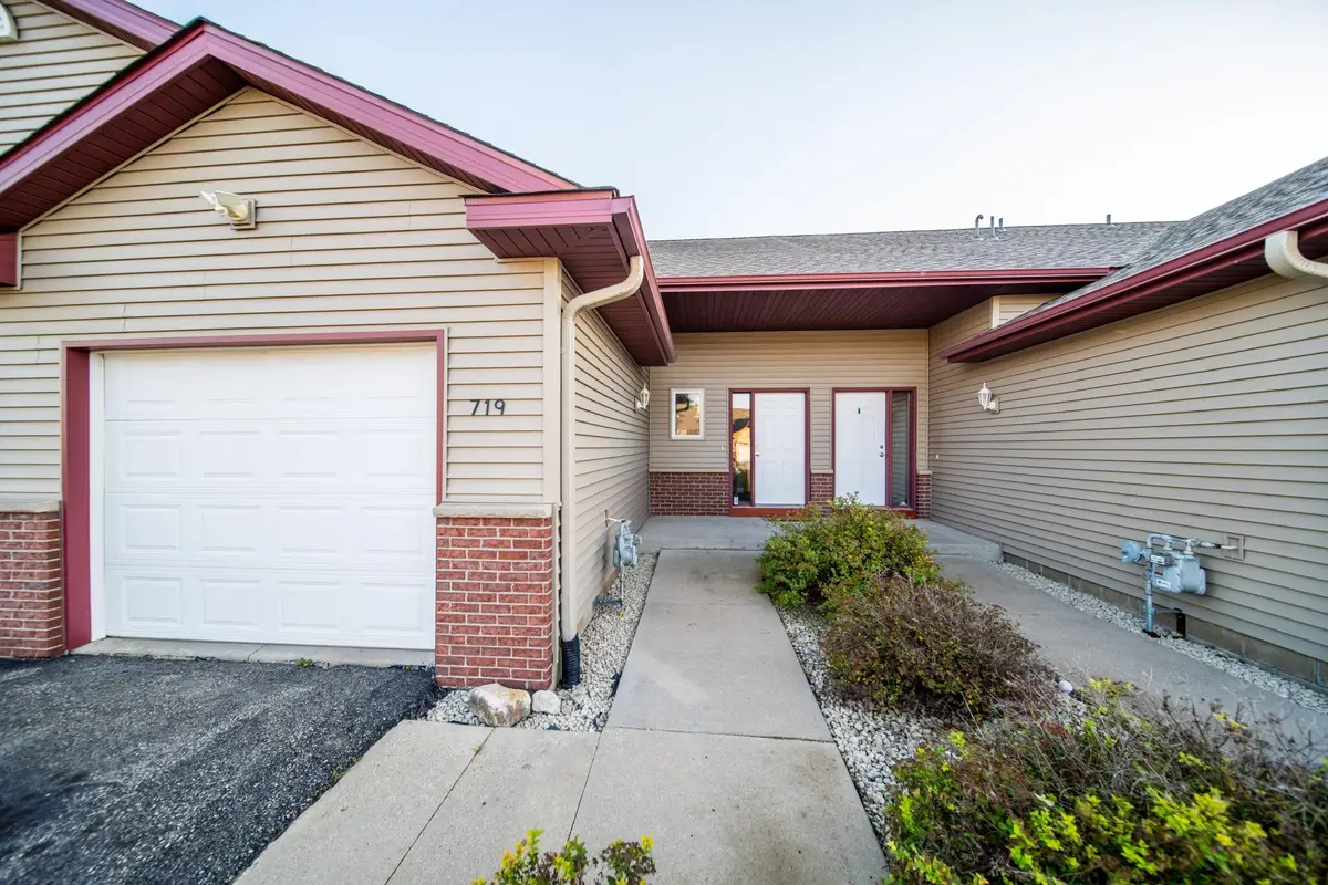 719 10th St Sw, Pine Island, MN 55963 - #1