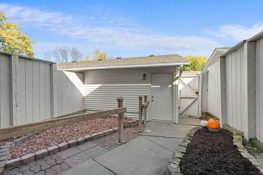 6612 Gretchen Lane N, Oakdale, MN 55128 - #2