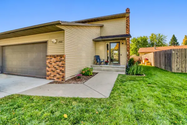 2306 26 1/2 Court S, Fargo, ND 58103