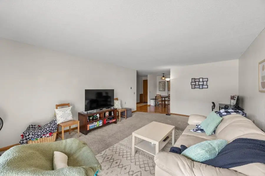 4 Pine Tree Drive #212, Saint Paul, MN 55112 - #3