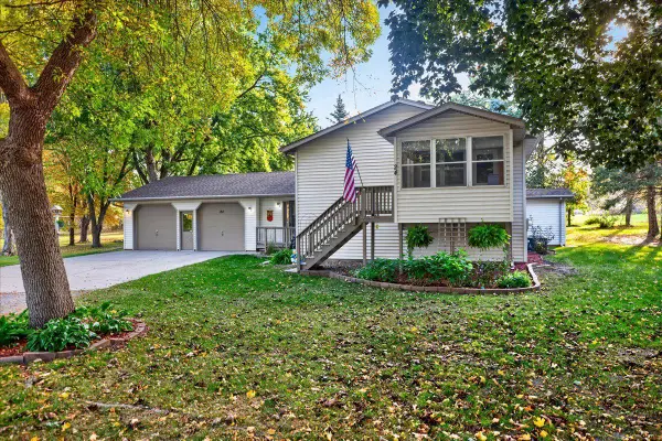 24 Willow Circle, Annandale, MN 55302