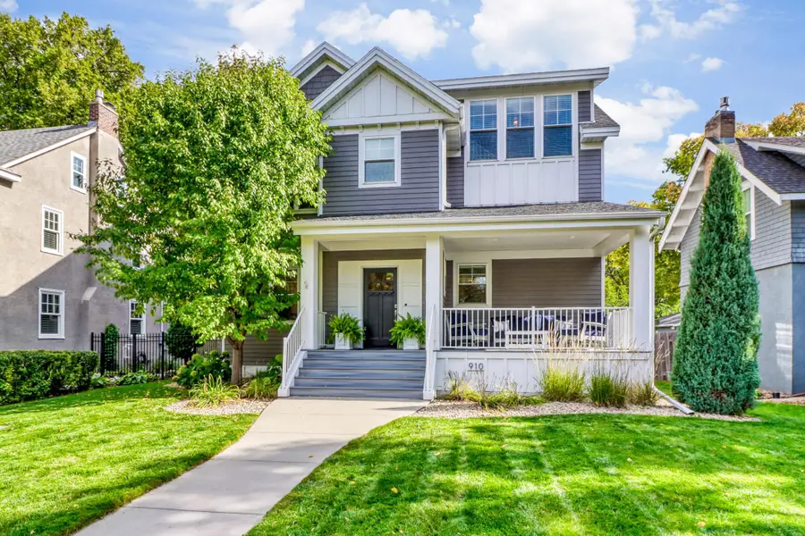 910 8th Street S, Fargo, ND 58103 - #3