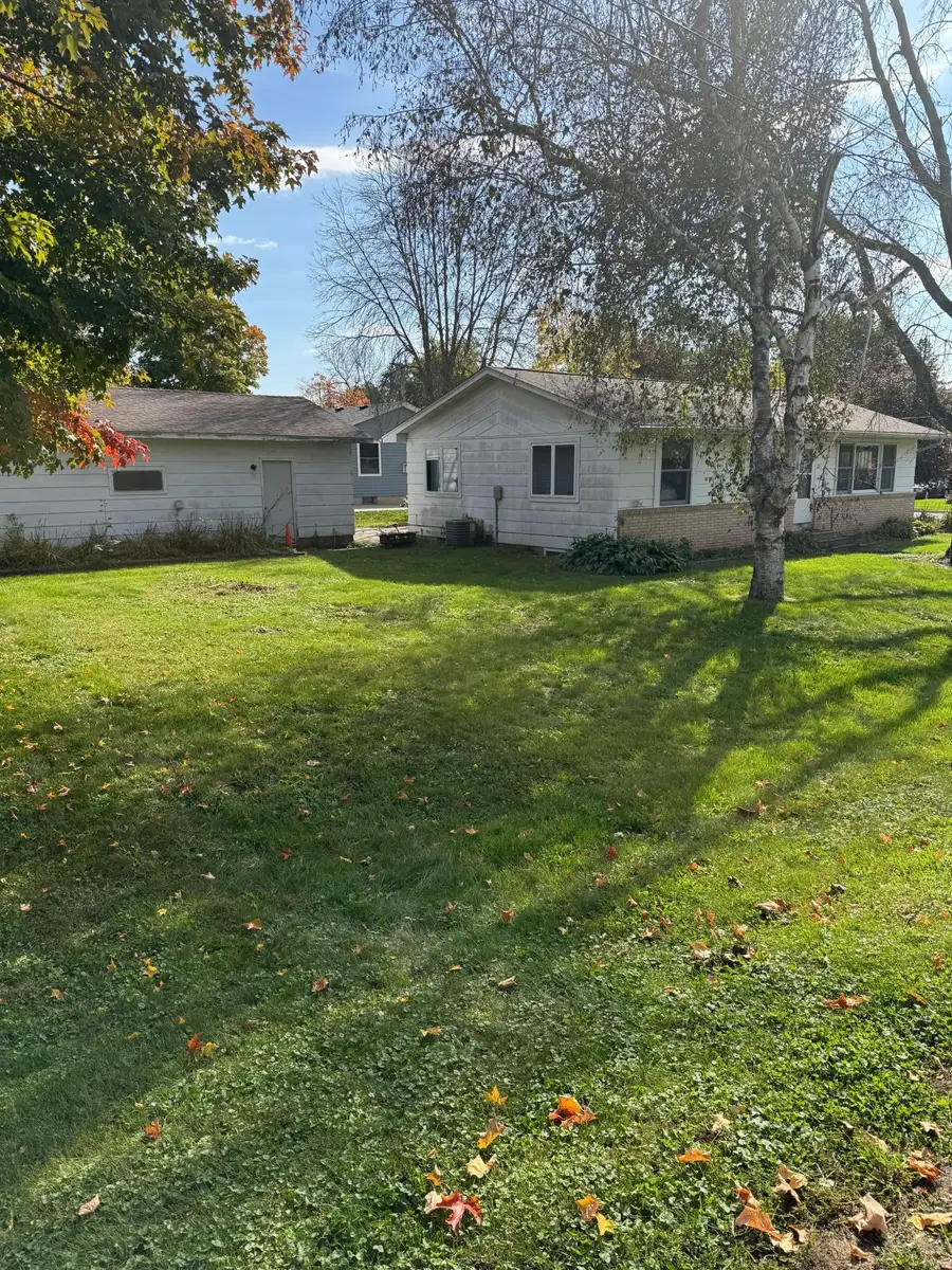 211 4th Avenue Sw, Pine Island, MN 55963 - #3