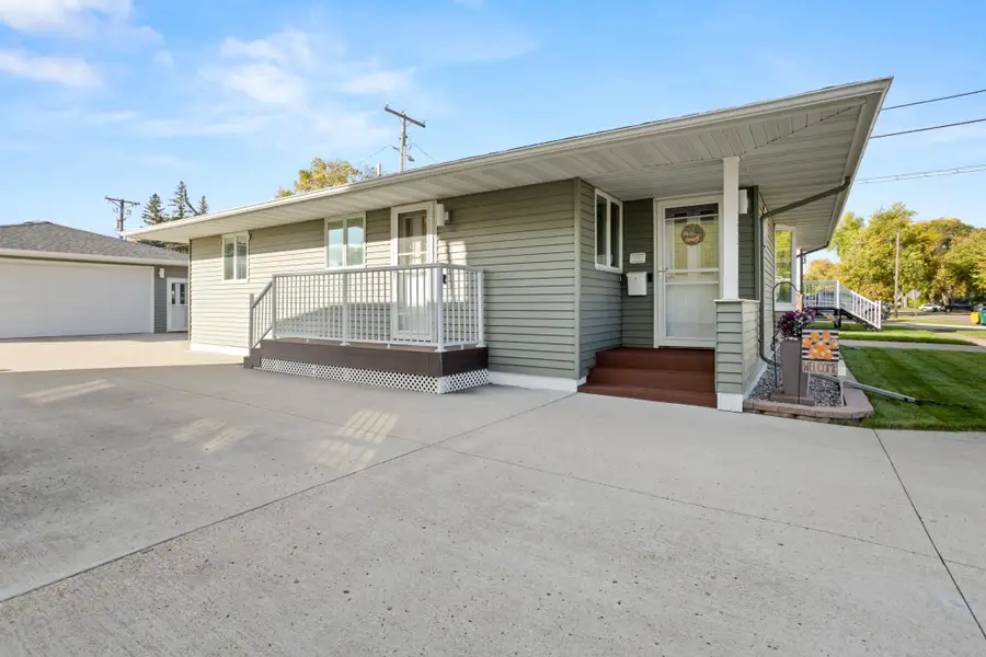 115 3rd Avenue S, Wahpeton, ND 58075 - #3
