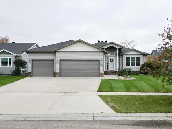 222 30th Avenue E, West Fargo, ND 58078