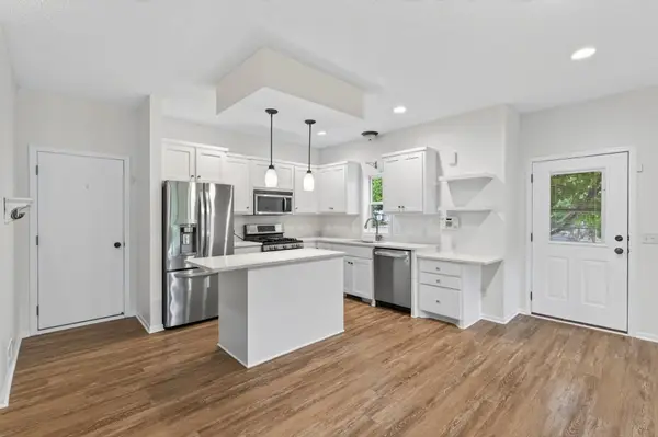 1548 Legacy Parkway E, Maplewood, MN 55109
