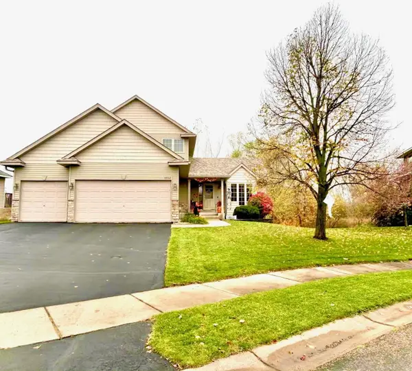 4952 Fairoaks Circle N, Hugo, MN 55038