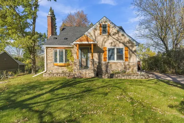 515 Roselawn Avenue E, Maplewood, MN 55117
