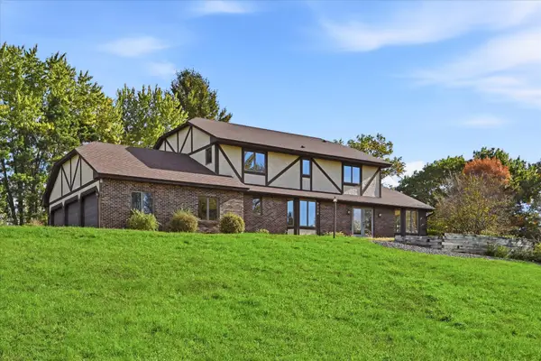 9220 53rd Street N, Lake Elmo, MN 55042