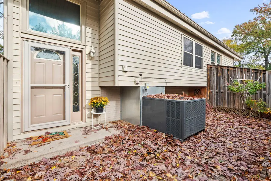6384 Aspenwood Plaza, Woodbury, MN 55125 - #3