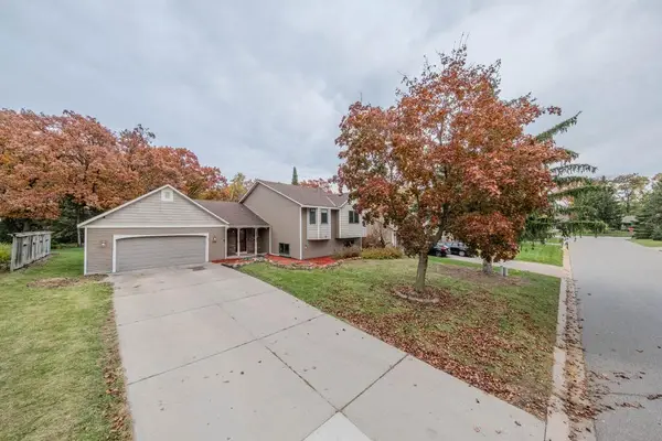 1568 Lakewood Drive N, Saint Paul, MN 55119