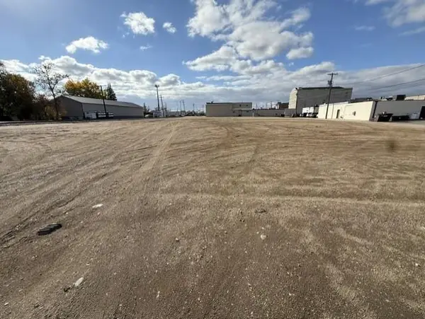 121 3rd Street S, Wahpeton, ND 58075