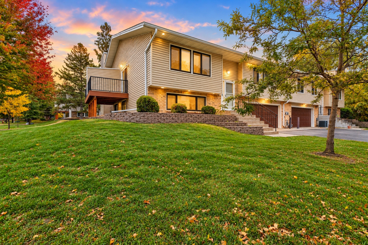 866 94th Avenue Ne, Blaine, MN 55434 - #1