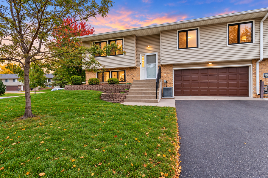 866 94th Avenue Ne, Blaine, MN 55434 - #2