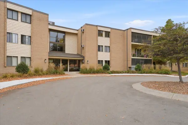 11160 Anderson Lakes Parkway #101, Eden Prairie, MN 55344