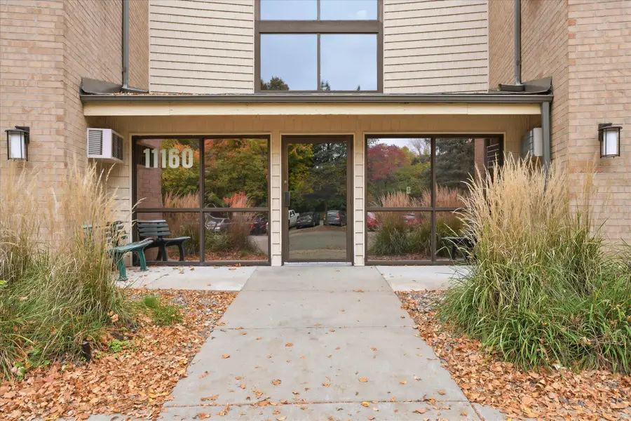 11160 Anderson Lakes Parkway #101, Eden Prairie, MN 55344 - #2
