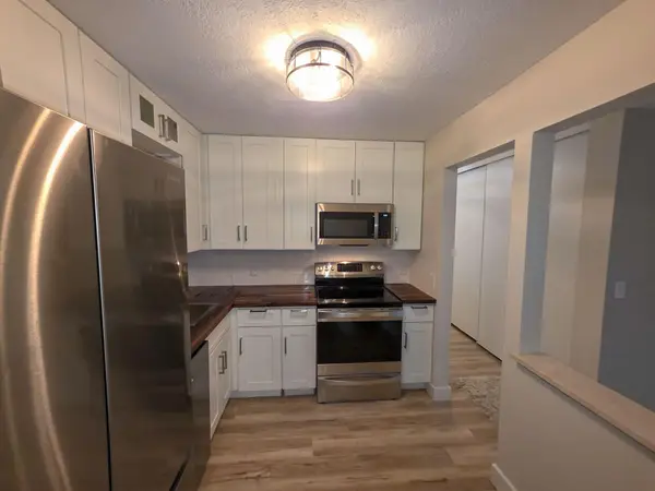 5627 Green Circle Drive #121, Minnetonka, MN 55343
