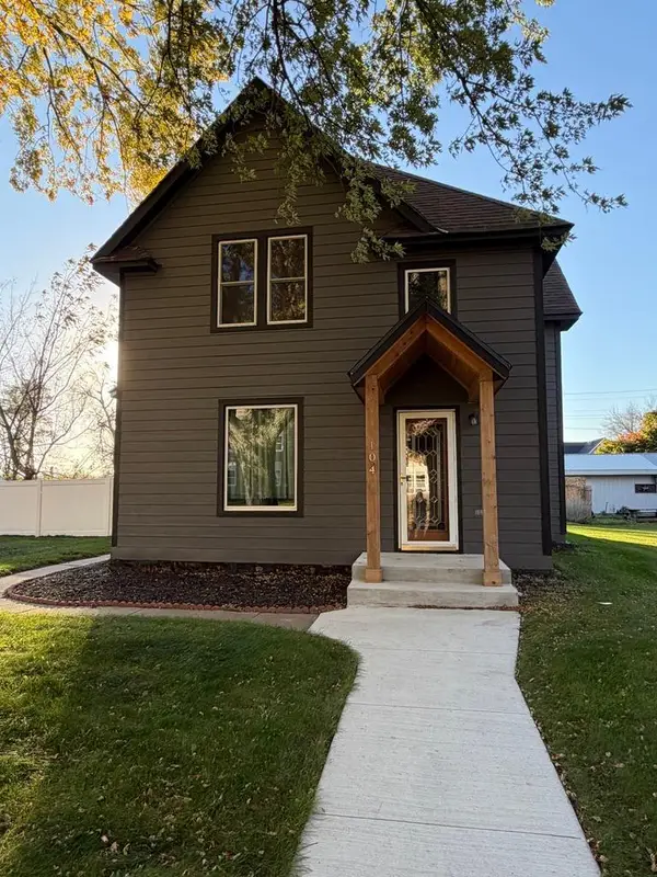 104, 106 S Park Street, Hendricks, MN 56136