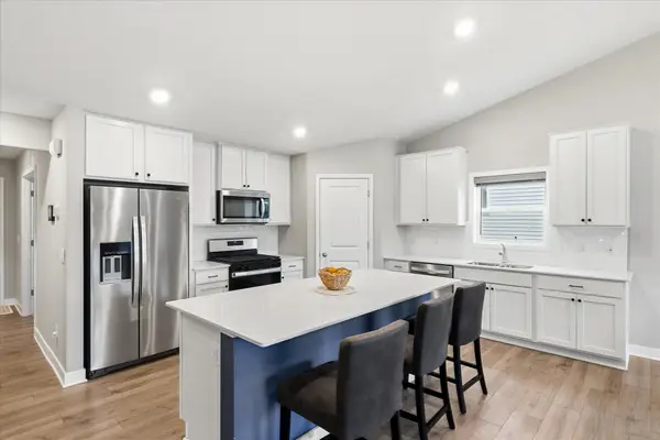 18001 Hidden Creek Trail, Lakeville, MN 55044