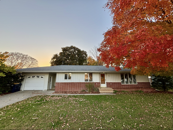 318 S Meridian Street, Belle Plaine, MN 56011