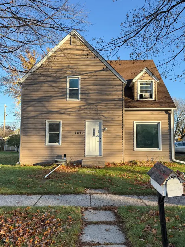 1227 14th Street E, Glencoe, MN 55336