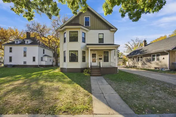 910 5th Avenue S, Fargo, ND 58103