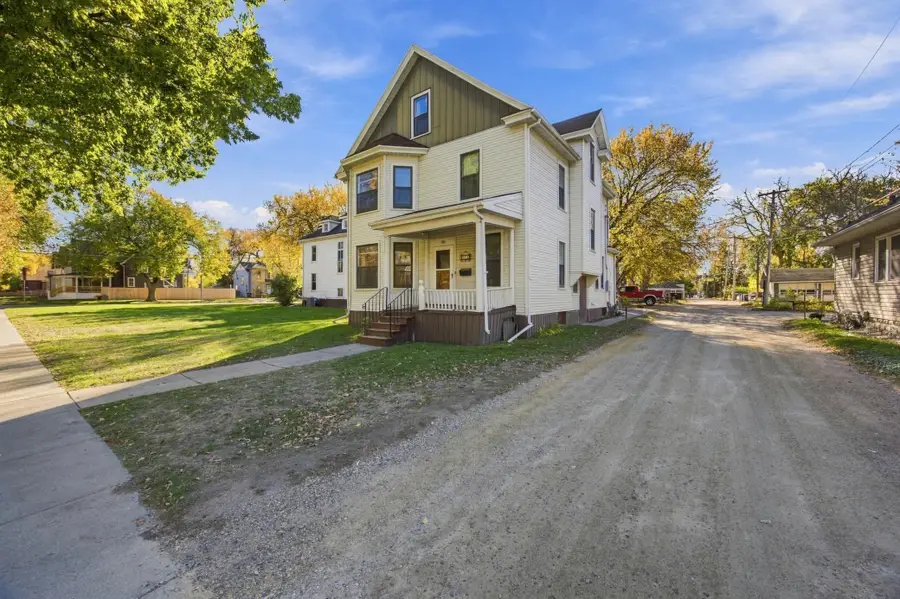 910 5th Avenue S, Fargo, ND 58103 - #2