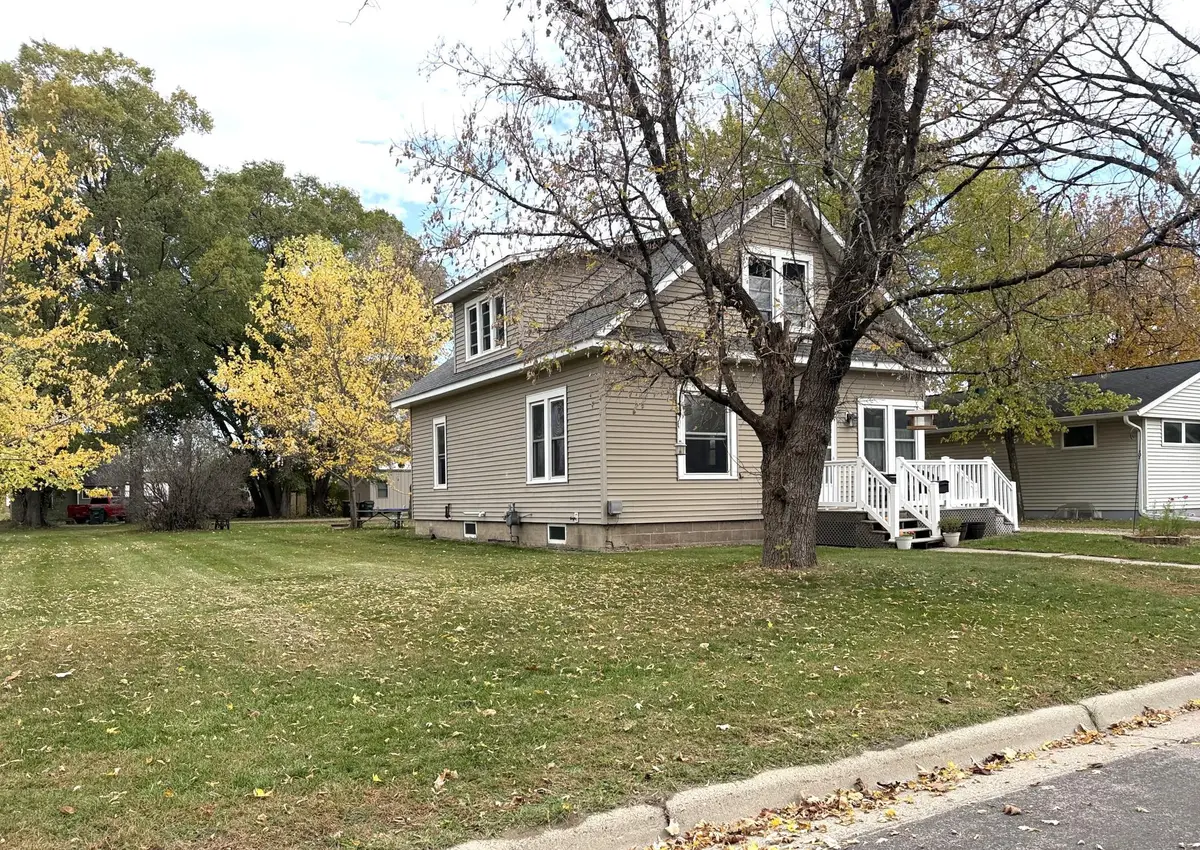 11 3rd Street Sw, Melrose, MN 56352 - #1