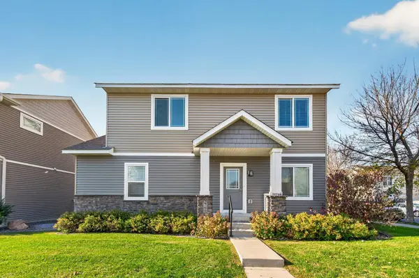 2768 Clover Ridge Drive, Chaska, MN 55318