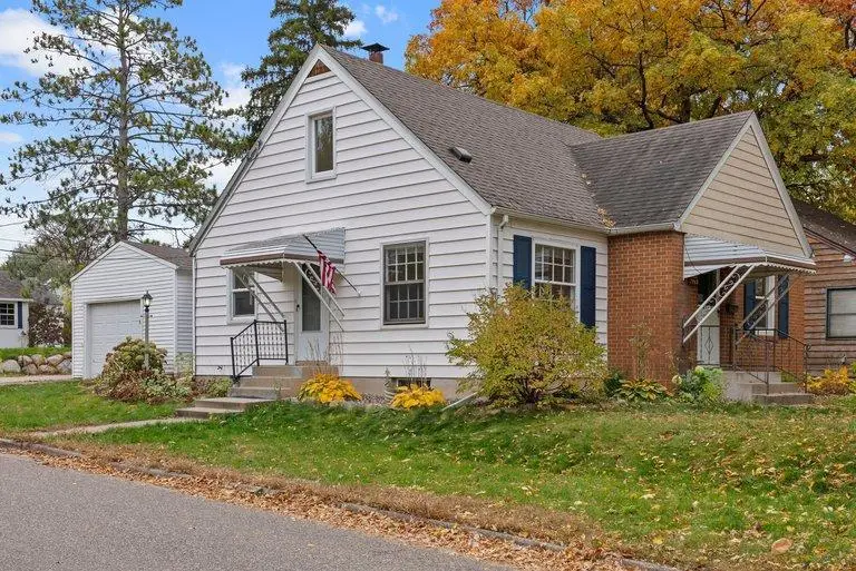2942 Zenith Avenue N, Robbinsdale, MN 55422 - #2