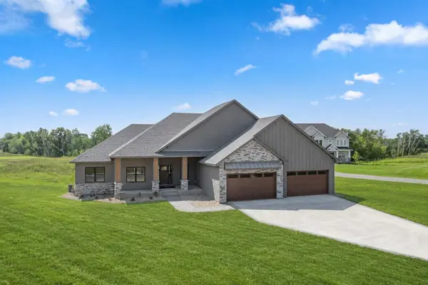2490 179th Avenue Ne, Ham Lake, MN 55304