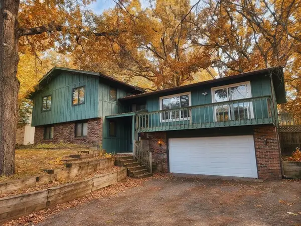 6253 Ben More Drive Ne, Fridley, MN 55432