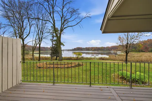 1289 Black Oaks Court N, Plymouth, MN 55447