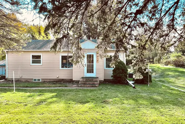 938 County Road C2 W, Roseville, MN 55113