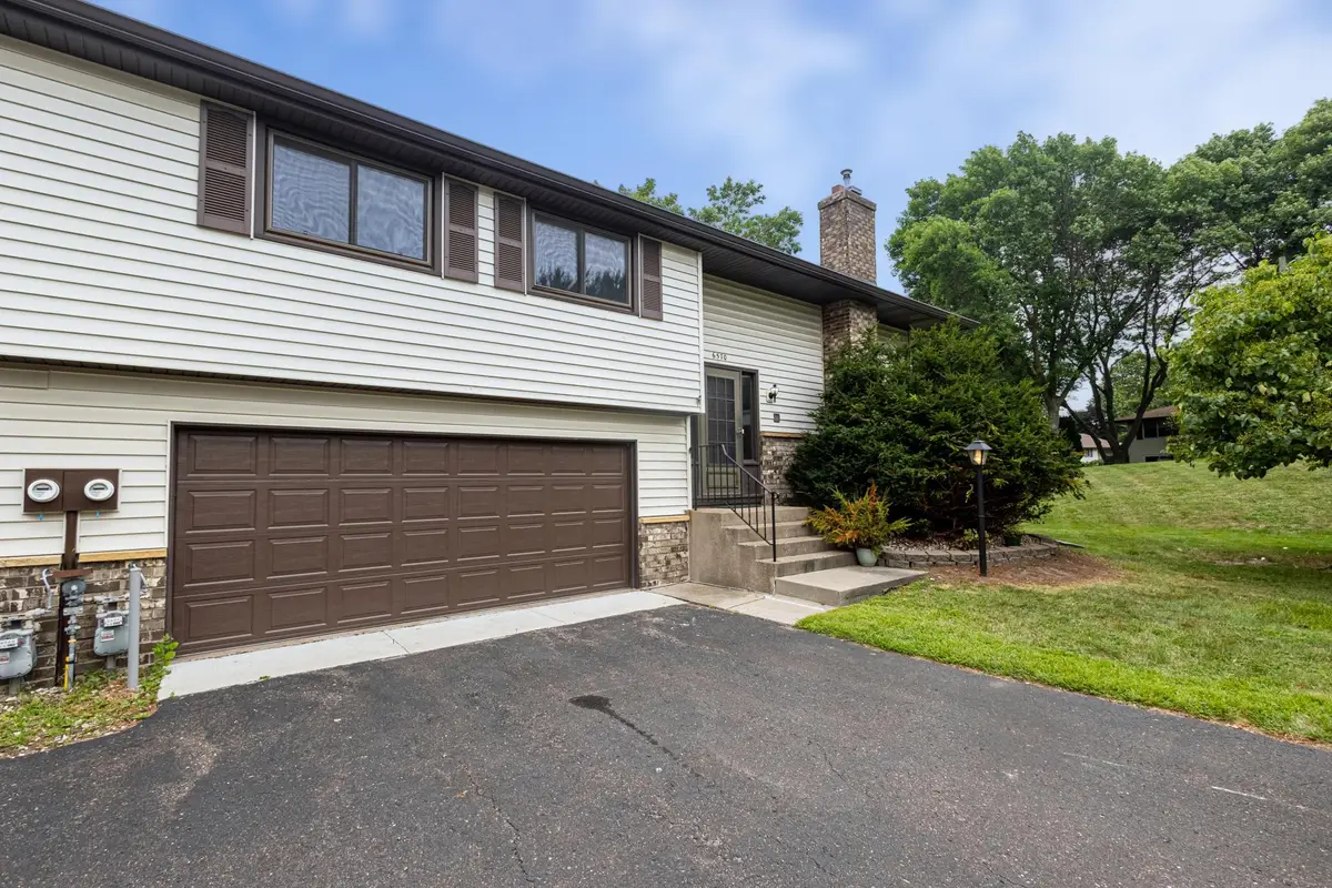6570 Upper 35th Street N, Oakdale, MN 55128 - #1