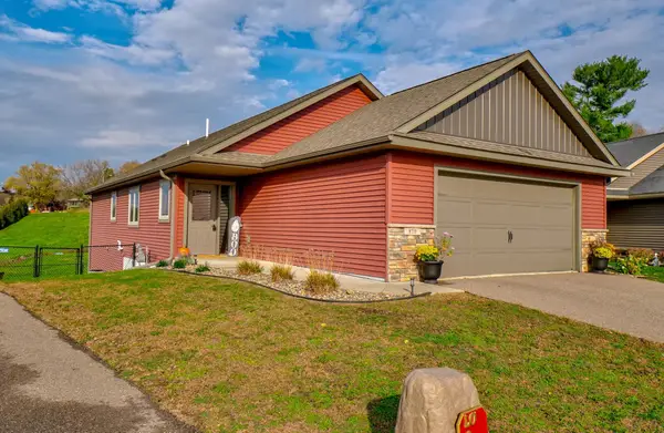 870 Brentwood Circle, River Falls, WI 54022