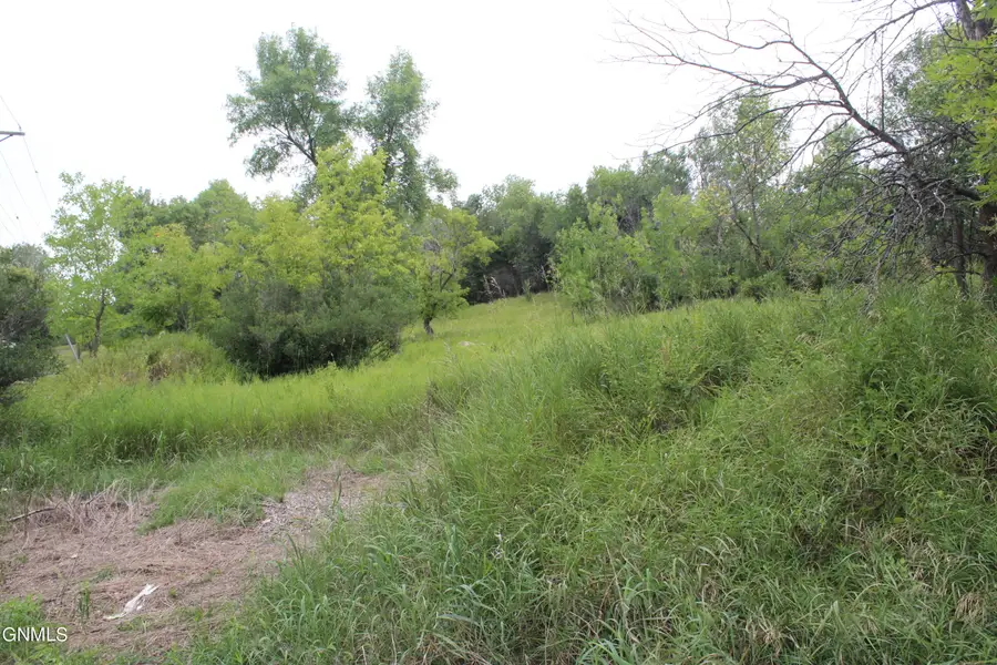 207 11th Street Ne, Jamestown, ND 58401 - #2