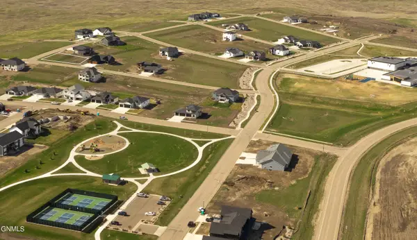 4303 Elk Ridge Drive, Bismarck, ND 58503