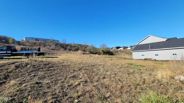 2909 Jude Lane Nw, Mandan, ND 58554