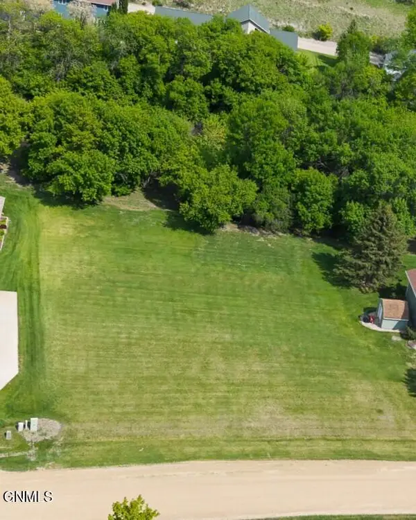 1518 Island Park Drive, Jamestown, ND 58401