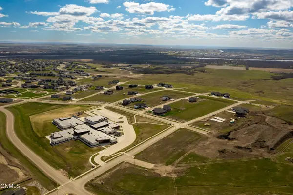 1900 Prairie Hawk Drive, Bismarck, ND 58503