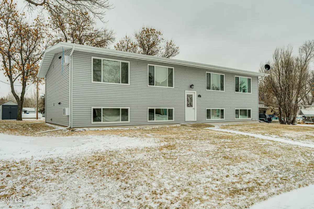 217 Lakota Avenue, Center, ND 58530 - #1